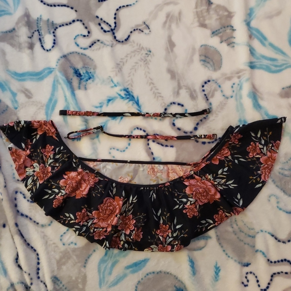 Billabong Let's Wonder swim top sz M